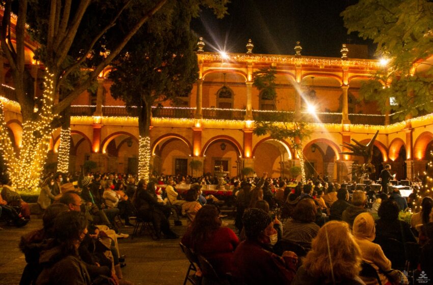  Árbol Navideño UASLP