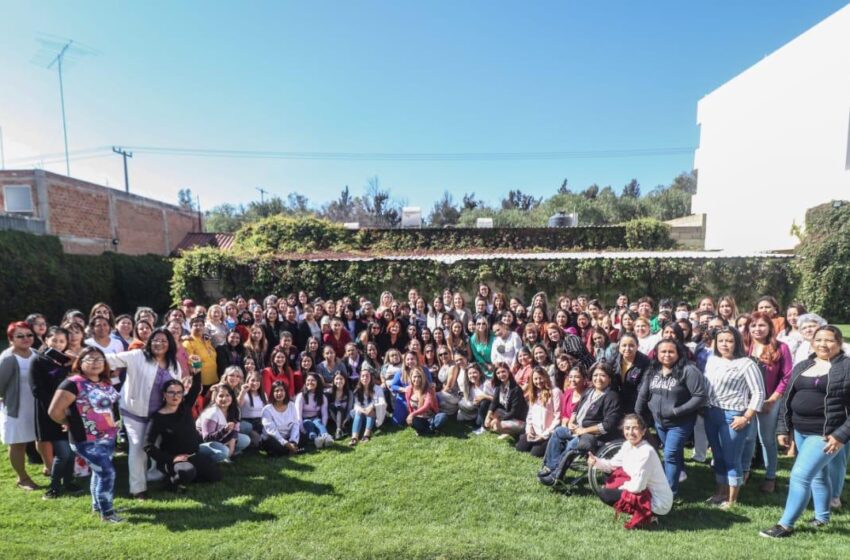  Galindo sostiene encuentro con las mujeres trabajadoras del DIF municipal