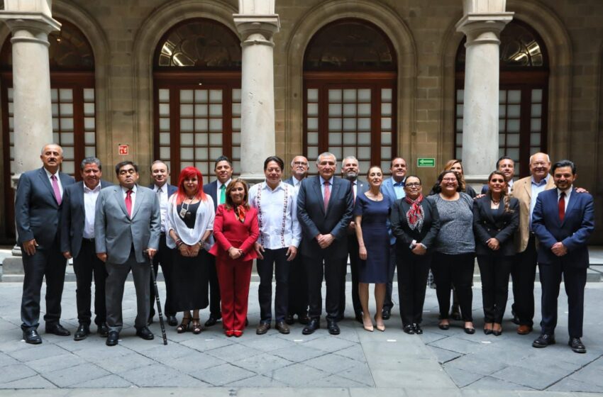  Respalda SLP propuesta federal de servicio médico universal