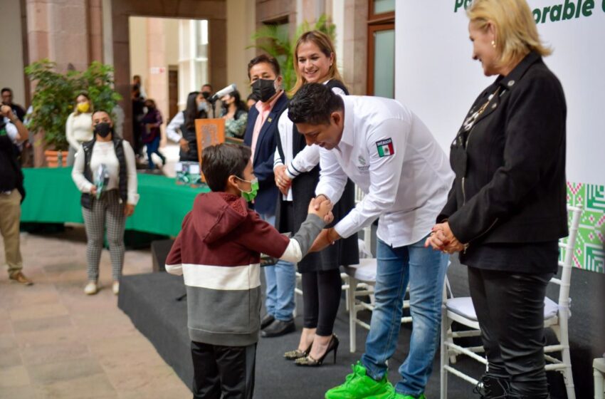  Gobernador convive con niñas y niños del parlamento infantil 2022