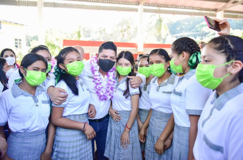  Atienden escuelas abandonas en SLP