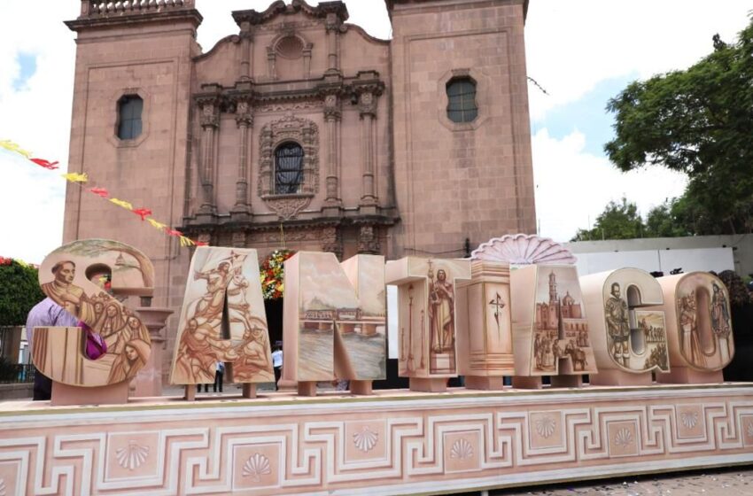  Develan letras monumentales del Barrio de Santiago