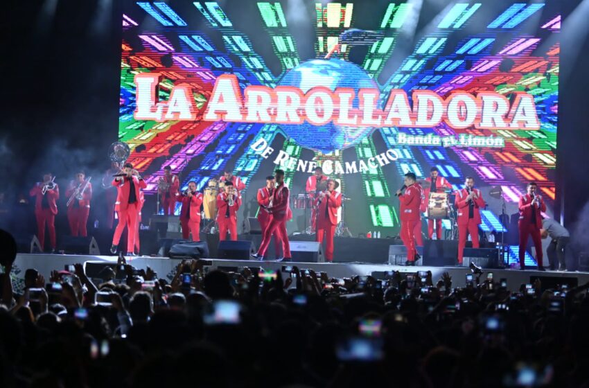  La Arrolladora cantó para más de 70 mil personas