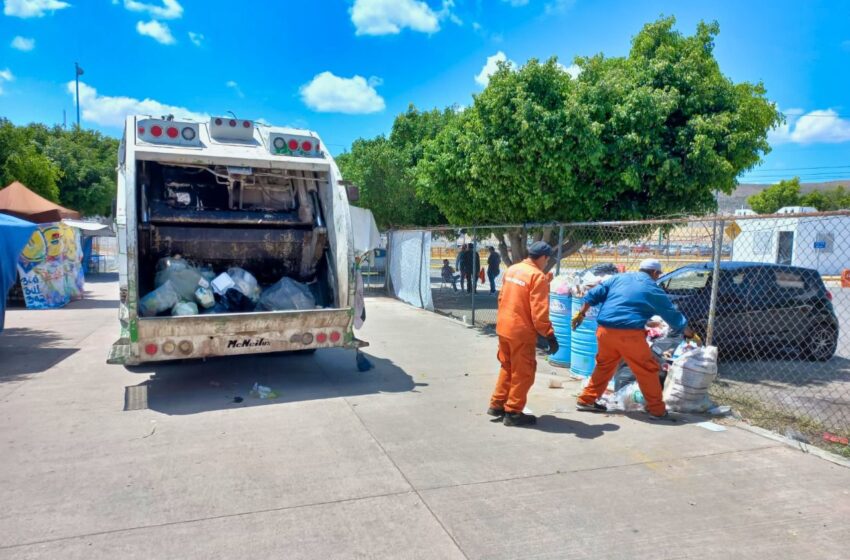  Ayuntamiento ayuda con la recolección de basura fuera de la FENAPO