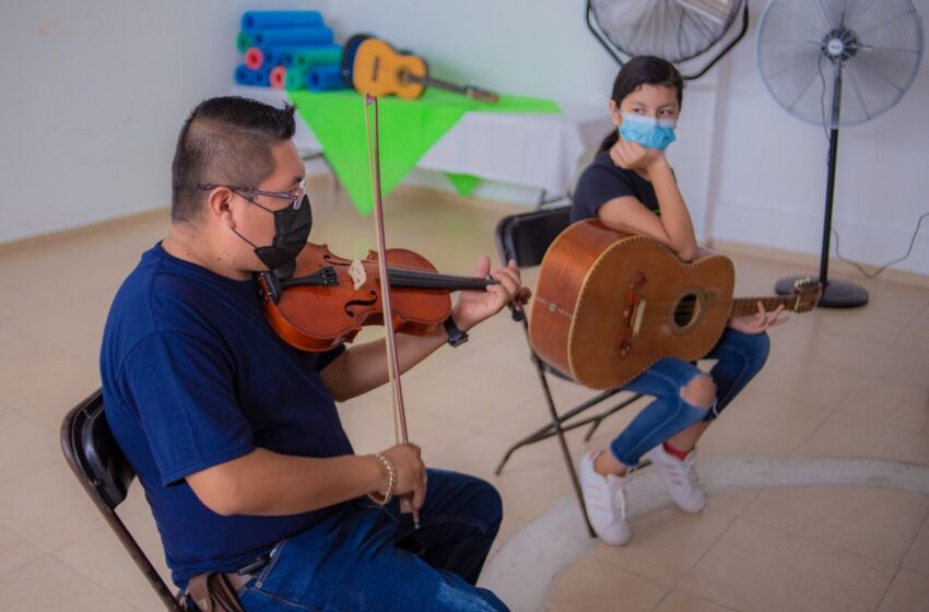  Paisano entrega paquete de instrumentos a CDFDZ