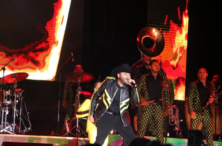  Arrasa Gerardo Ortiz en FENAPO