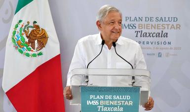  Se compromete AMLO a mejorar salario de trabajadores de salud