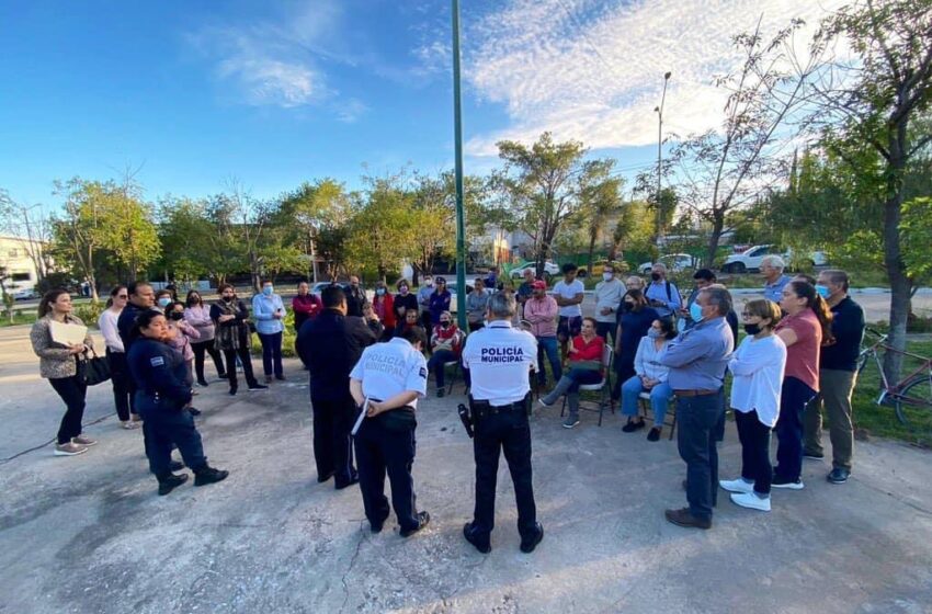  Acercamiento de la policía en las colonias