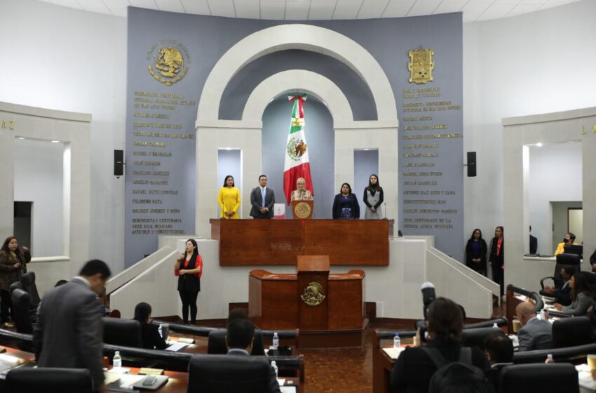  Entregan primer informe de Gobierno Estatal al Congreso