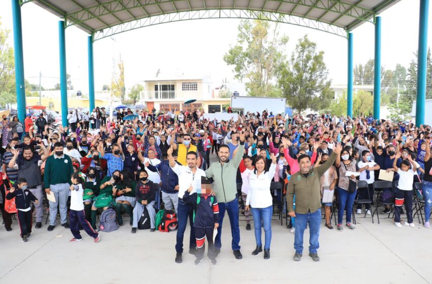  Entregan apoyos en Villa de la Paz