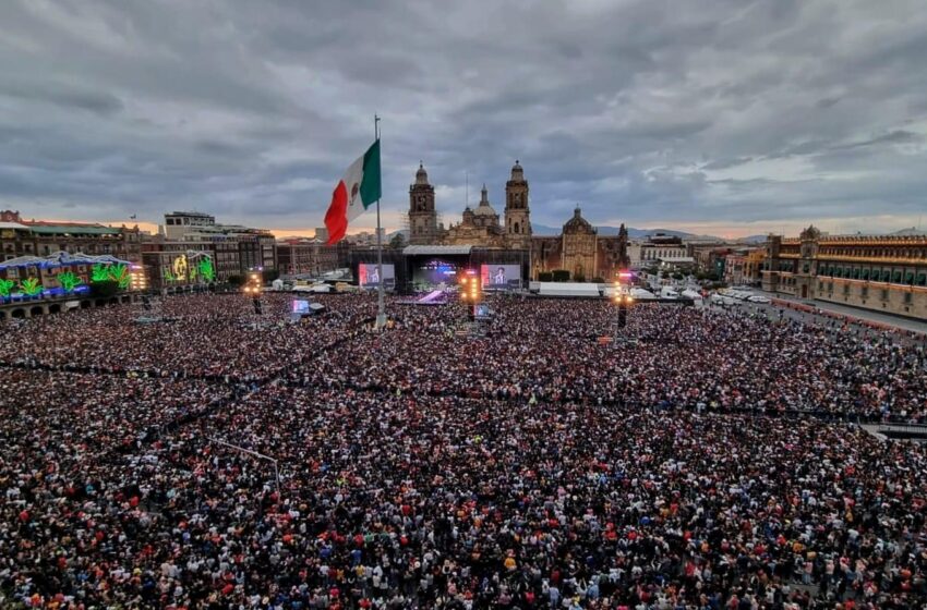  Alrededor de 280 mil reunió Grupo Firme en el Zócalo Capitalino