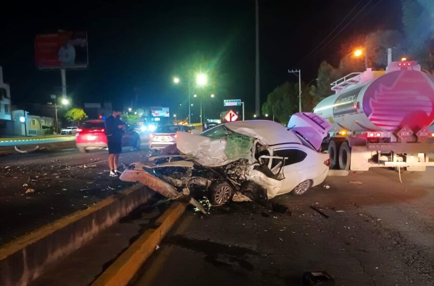  Accidente automovilístico en Av. Salvador Nava