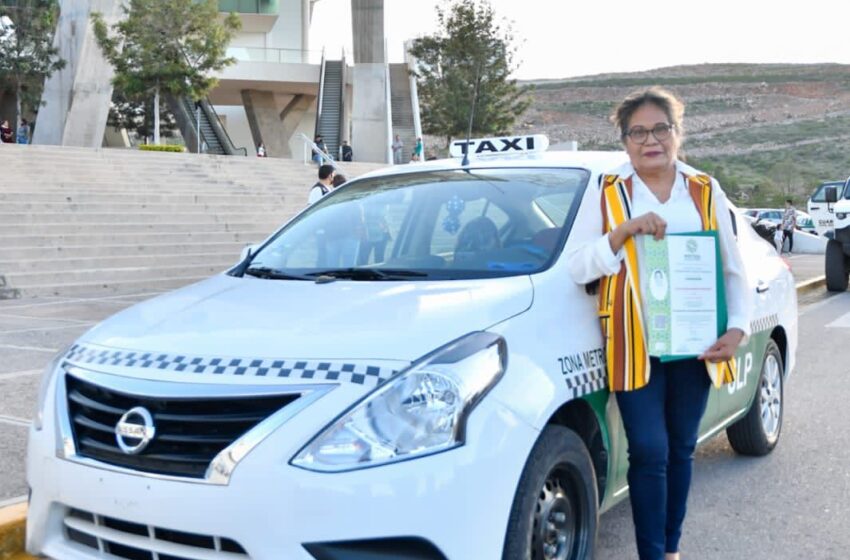  Entrega Gobernador 1,984 concesiones de taxis