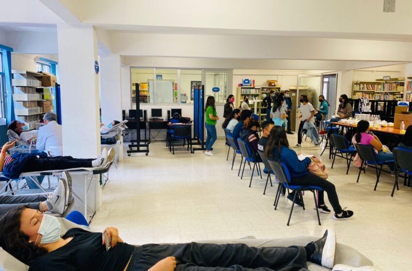  Estudiantes de la UASLP donan sangre para niños con cáncer