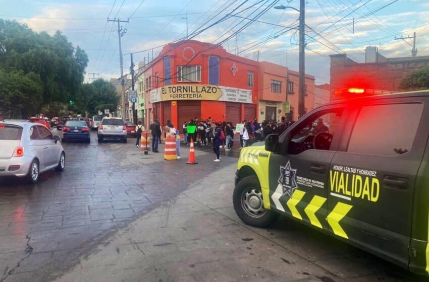  #VialidadSLP | Cierre de circulación en el cruce de Mariano Jiménez y Cuauhtémoc por manifestantes