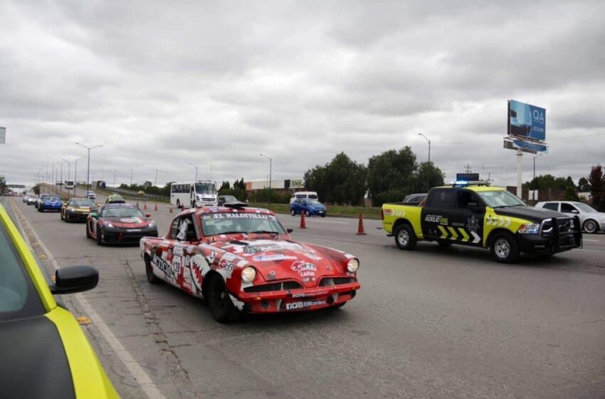  Caravana de vehículos llega a la Capital