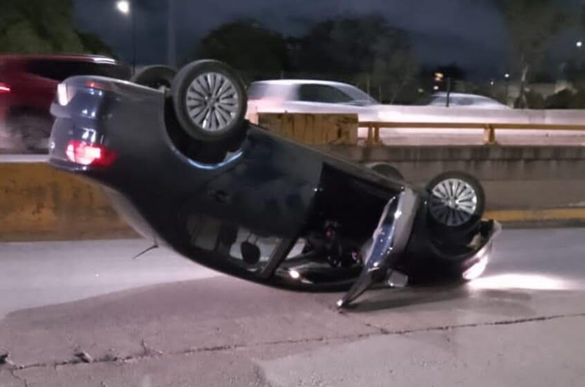  Se registró una volcadura en Av. Salvador Nava