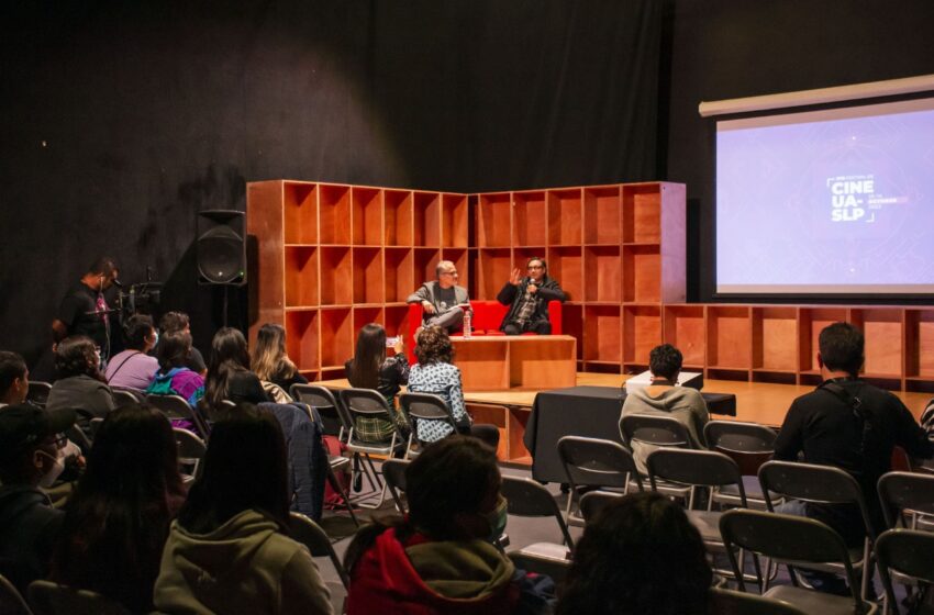  Carlos Carrera, ofreció la charla “Dirección de Cine”