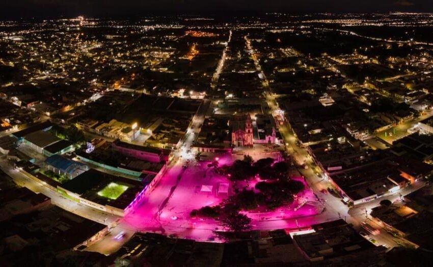  Soledad se pinta de rosa en conmemoración de la lucha contra el cáncer de mama