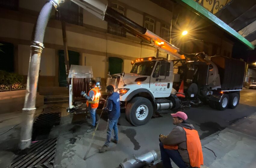  Realiza Interapas limpieza nocturna en Centro Histórico de SLP