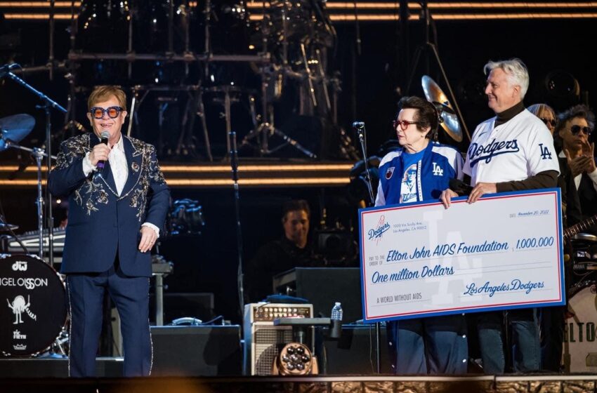  Los Dodgers donan 1MDD a la fundación de Elton John