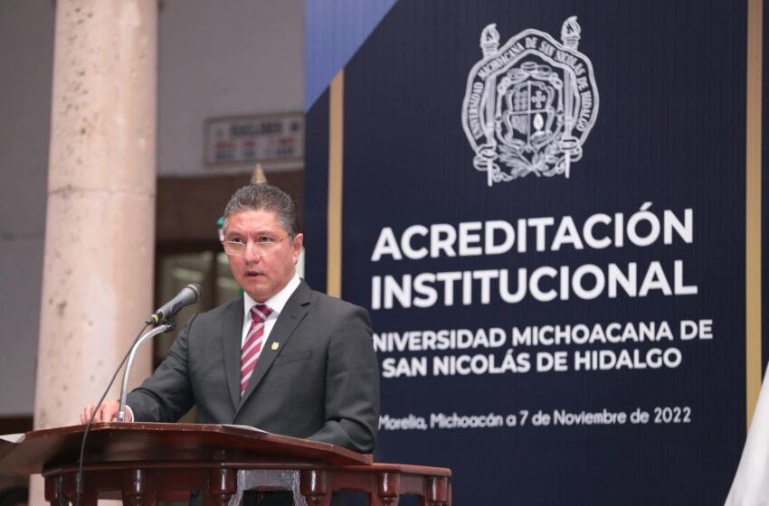  Se acredita Universidad Michoacana