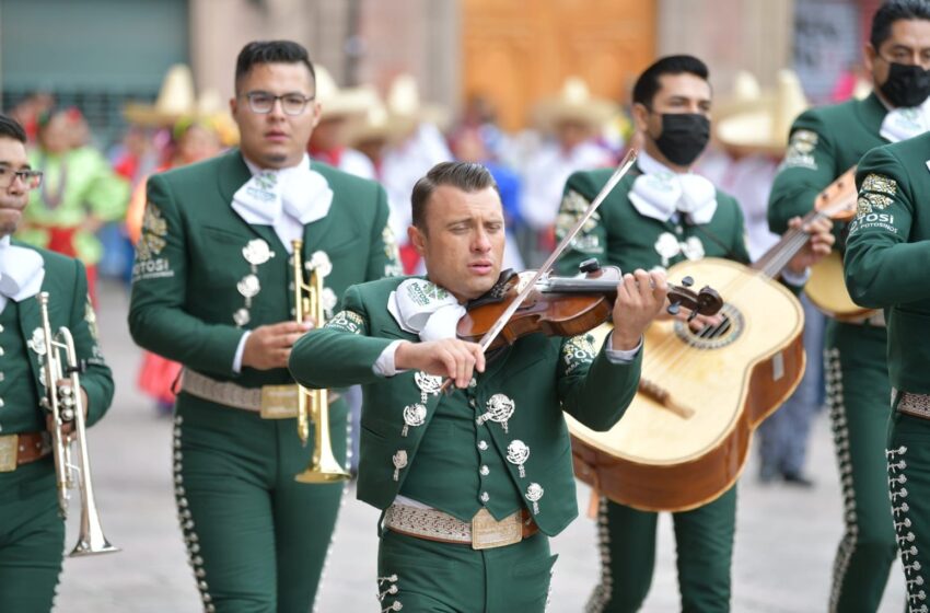  Un éxito desfile por el 112 aniversario de la Revolución Mexicana