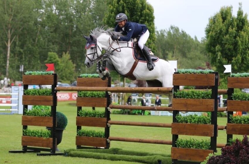  Nicolás Pizarro prueba caballos jóvenes en Campeonato Nacional de Salto