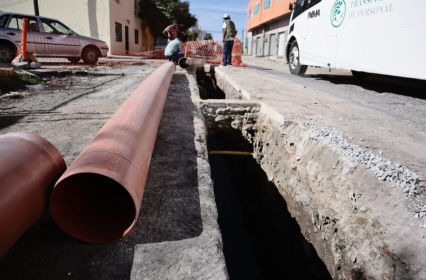  Sustituyen drenaje en la colonia Simón Díaz