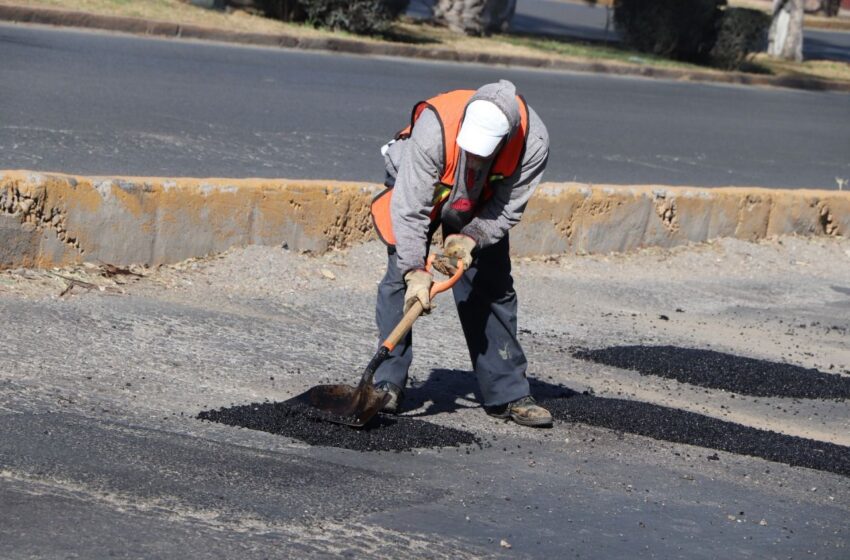  Continúa bacheo en la Capital