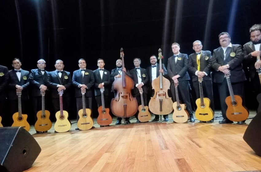  Celebra Rondalla de la Facultad de Ingeniería de la UASLP su 50 aniversario