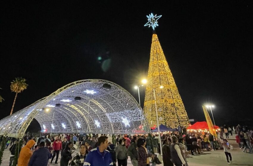  Más de 350 mil personas visitan Festival Navideño en FENAPO