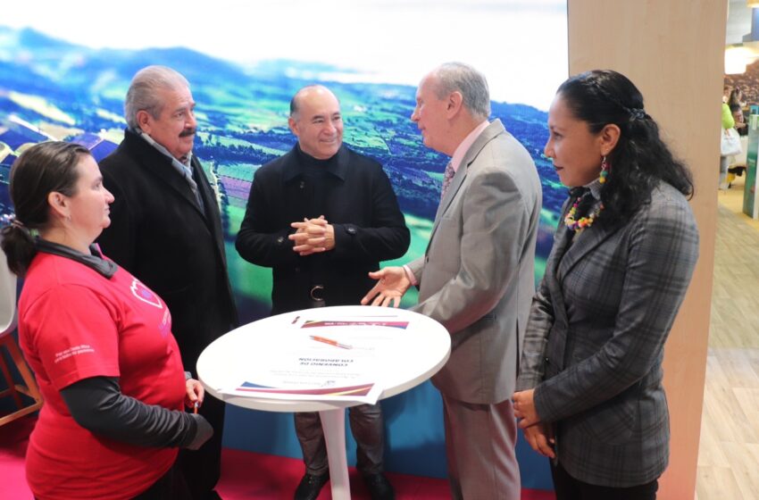  Enrique Galindo firma convenio con Costa Rica para atraer turismo