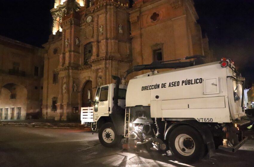  Con operativos especiales, el Gobierno de la Capital mantiene la limpieza del Centro Histórico