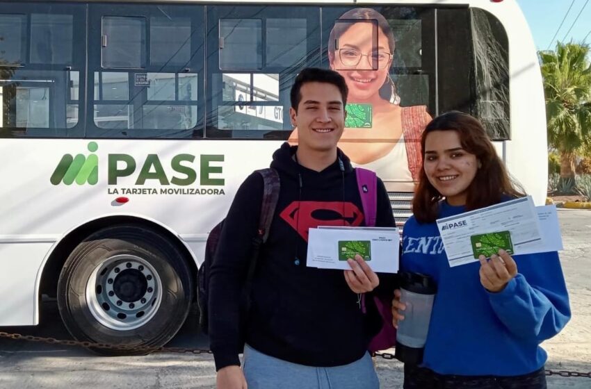  Entregan becas de transporte a estudiantes de Cd. Valles y Tamazunchale