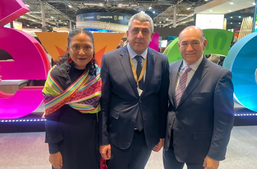  Enrique Galindo inaugura stand mexicano y presenta las Ciudades Patrimonio Mundial