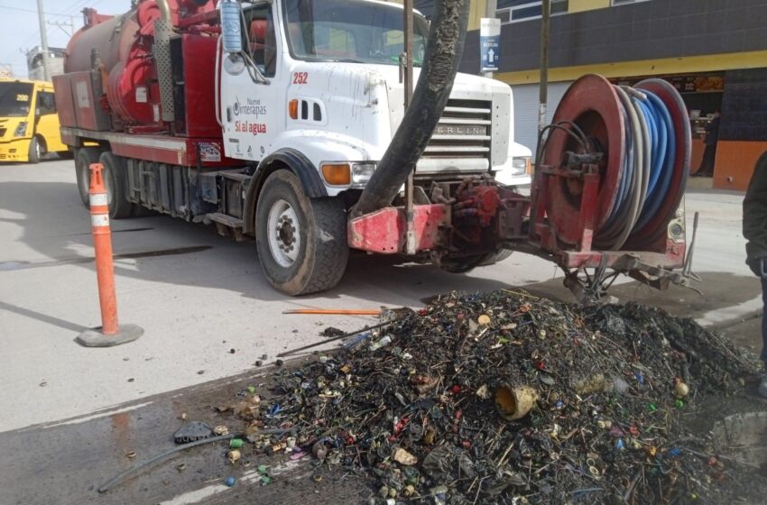  Continúan trabajos de limpieza de drenaje en Soledad