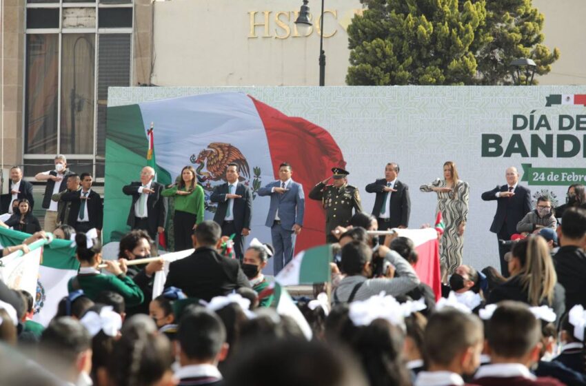  Encabeza Gobernador ceremonia del día de la Bandera de México