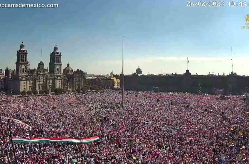  Cientos de miles se manifiestan en defensa del INE