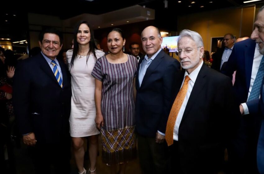  Alcalde Enrique Galindo abre las puertas de San Luis Capital al mundo