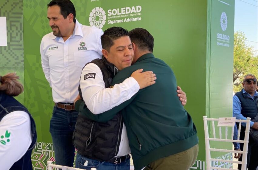  Leonel Serrato firme al frente de la SCT: Gobernador