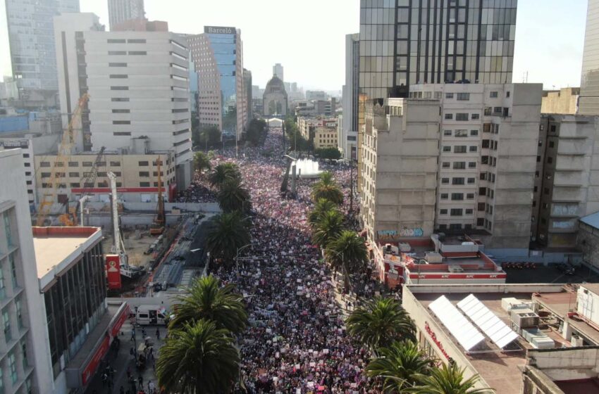  Con repudio a feminicidios y desapariciones, marchan por el 8M