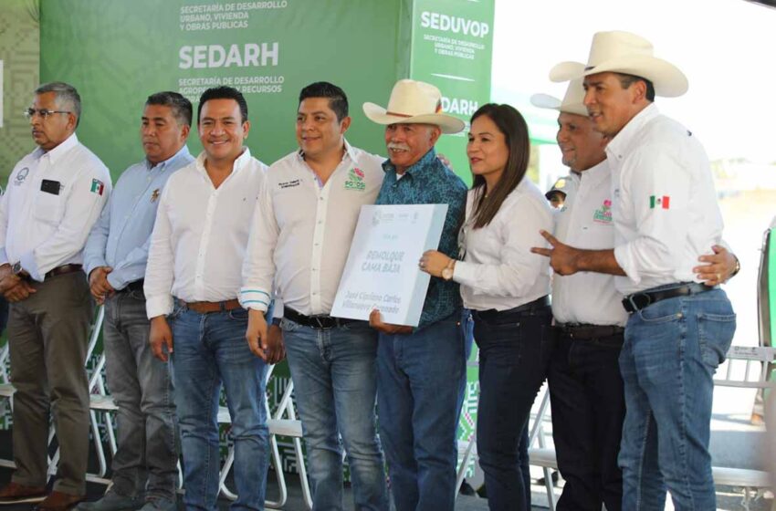  En Cerritos, Ricardo Gallardo arranca obra y entrega apoyos para el campo