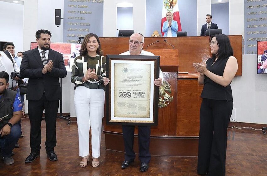  Congreso realizó sesión solemne por Bicentenario de la Educación Pública en el Estado