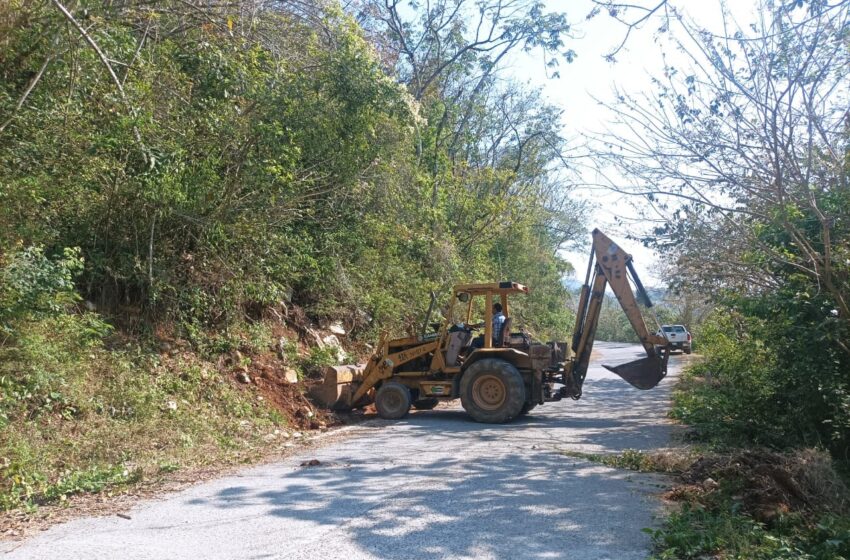  JEC atiende derrumbes en caminos de SLP