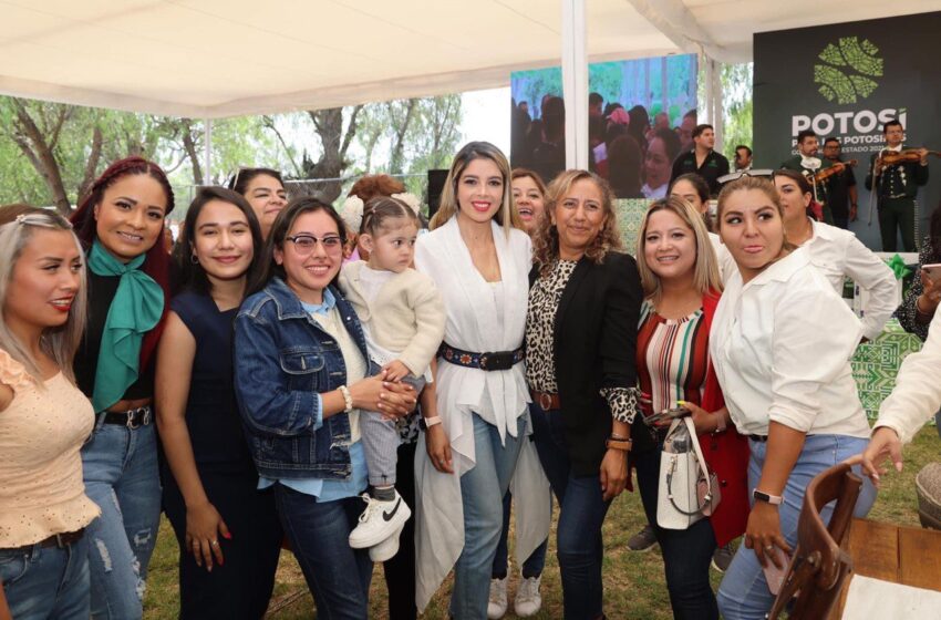  DIF Estatal reconoce la labor de las madres potosinas en su día