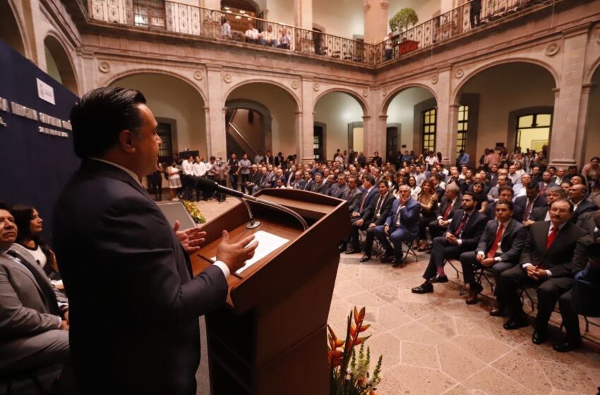  Asiste Luis Nava, alcalde de Querétaro a Toma de Protesta de la CANACINTRA