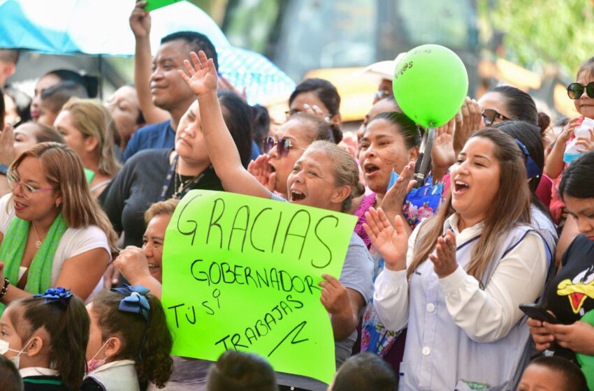  Gallardo trabaja por la niñez, reconocen docentes y madres de familia