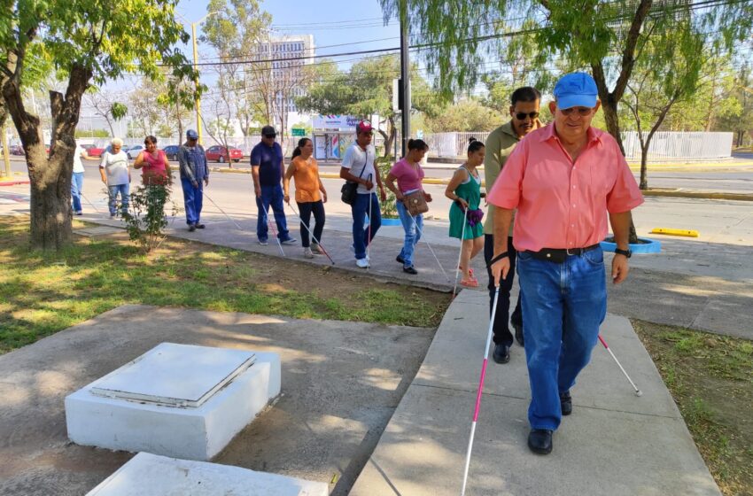  Ofrece DIF municipal de Aguascalientes curso de movilidad a personas con discapacidad visual