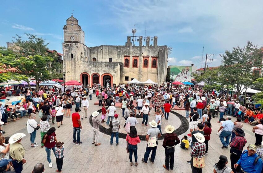  Gobierno Estatal apoya a Xilitla en maratón de huapango